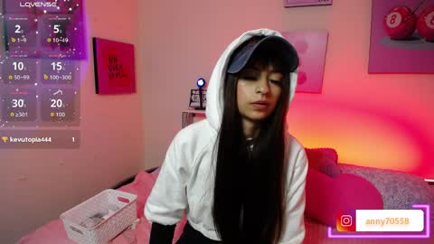 Snapshot of anny_cotton chatting on 05.26.26 Anny cotton online show from 05.26.26