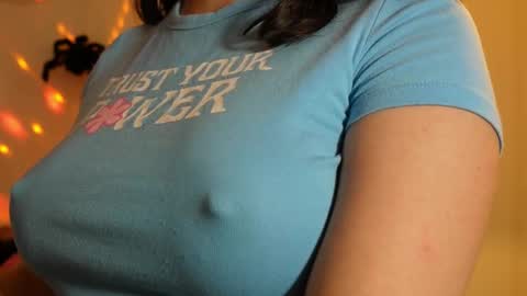 Snapshot of anny_dee chatting on 10.22.25 Anny online show from 10.22.25