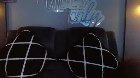 anny_loves online show from 09.26.25