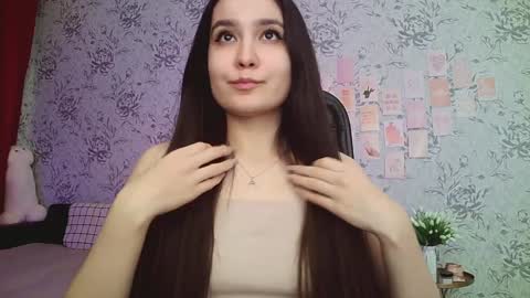 Snapshot of anny_shine chatting on 12.20.24 Annie online show from 12.20.24