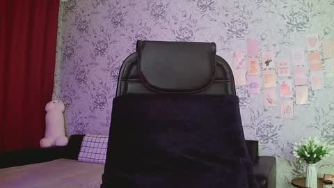 Snapshot of anny_shine chatting on 12.24.24 Annie online show from 12.24.24
