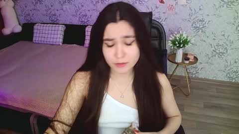 Snapshot of anny_shine chatting on 12.28.24 Annie online show from 12.28.24