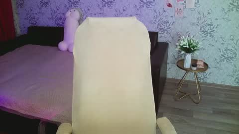 Snapshot of anny_shine chatting on 01.25.25 Annie online show from 01.25.25