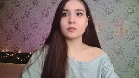 Snapshot of anny_shine chatting on 09.18.25 Annie online show from 09.18.25