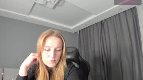Snapshot of annyfourse chatting on 12.11.24 AnnyFourse online show from 12.11.24