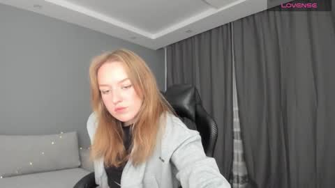 Snapshot of annyfourse chatting on 12.13.24 AnnyFourse online show from 12.13.24