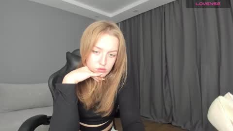 Snapshot of annyfourse chatting on 12.16.24 AnnyFourse online show from 12.16.24