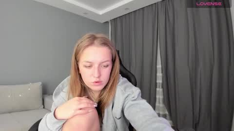 Snapshot of annyfourse chatting on 12.18.24 AnnyFourse online show from 12.18.24