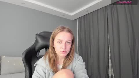 Snapshot of annyfourse chatting on 12.18.24 AnnyFourse online show from 12.18.24