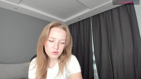 Snapshot of annyfourse chatting on 12.20.24 AnnyFourse online show from 12.20.24