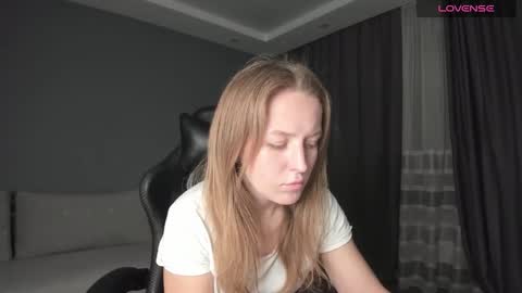 Snapshot of annyfourse chatting on 12.22.24 AnnyFourse online show from 12.22.24