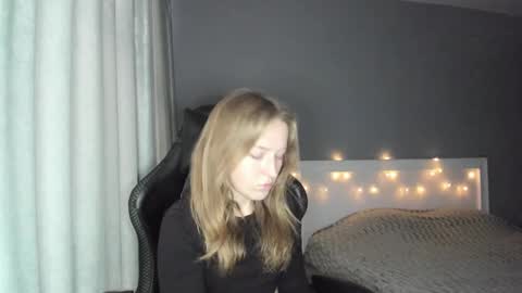Snapshot of annyfourse chatting on 12.24.24 AnnyFourse online show from 12.24.24