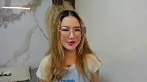 Snapshot of annyhathaway chatting on 05.11.26 Anny online show from 05.11.26
