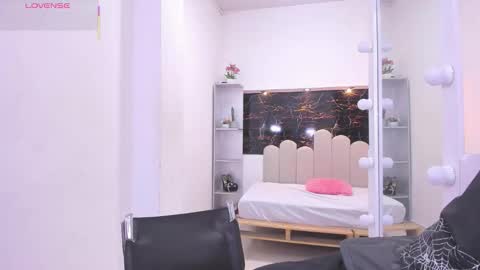 Anny online show from 10.24.25