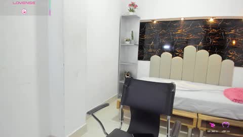 Anny online show from 10.25.25