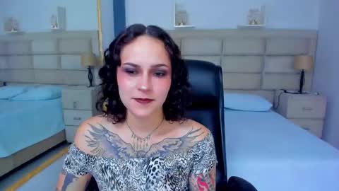 AnnyT online show from 10.15.25