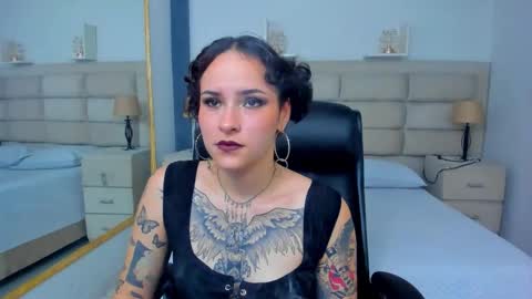 AnnyT online show from 10.17.25