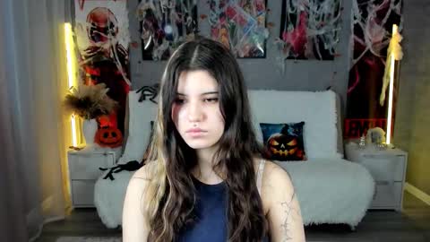 Snapshot of anoradark chatting on 10.27.25 Anora online show from 10.27.25