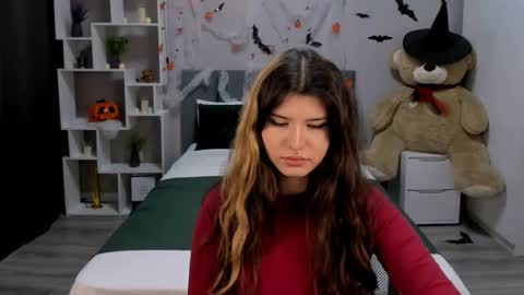 Snapshot of anoradark chatting on 11.01.25 Anora online show from 11.01.25