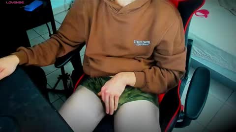 Snapshot of anthonyloveseks chatting on 10.27.25 Anthony online show from 10.27.25