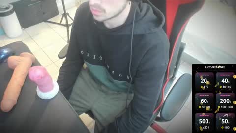 Snapshot of anthonyloveseks chatting on 11.06.25 Anthony online show from 11.06.25