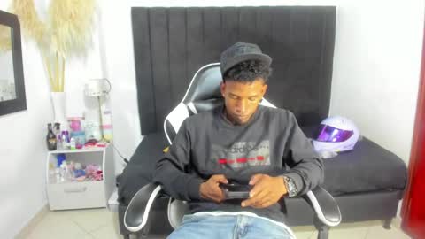 Snapshot of anthoy_wayans chatting on 04.29.26 online show from 04.29.26