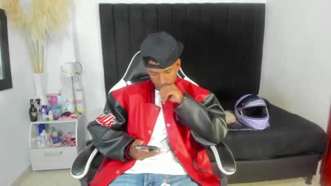 Snapshot of anthoy_wayans chatting on 05.01.26 online show from 05.01.26