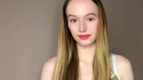 Snapshot of antionettepulgarin chatting on 02.18.26 Viktoria online show from 02.18.26