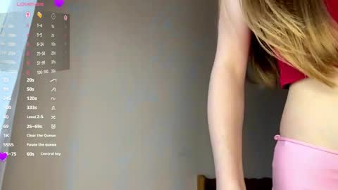 Snapshot of antionettepulgarin chatting on 04.19.26 Viktoria online show from 04.19.26