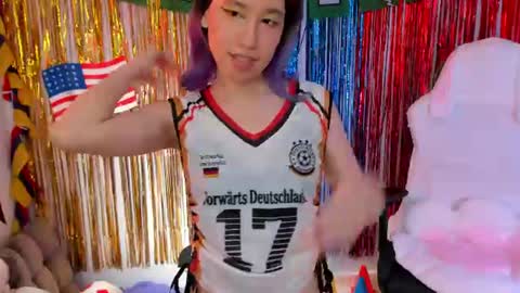 Snapshot of anto_sweet18 chatting on 06.25.26 My birthday is on december 2nd surprise me with a gift from my amazonlist online show from 06.25.26