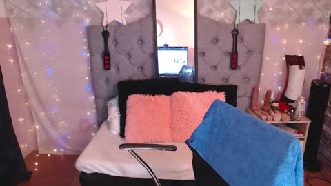 antolyh_c online show from 12.15.25