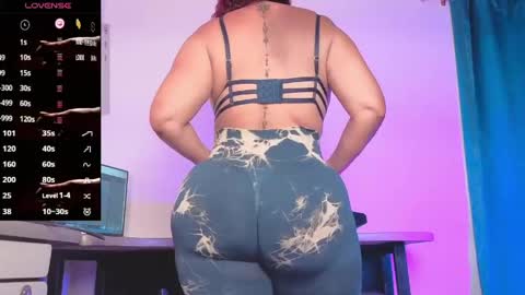 Snapshot of antonela85 chatting on 05.17.26 antonella online show from 05.17.26