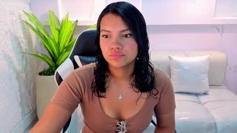 Snapshot of antonela_tp chatting on 09.17.25 Antonela online show from 09.17.25