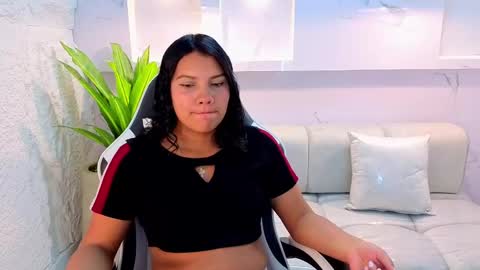 Snapshot of antonela_tp chatting on 09.19.25 Antonela online show from 09.19.25