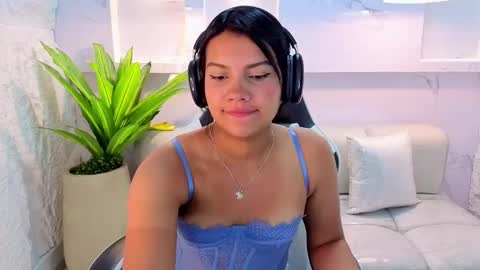 Snapshot of antonela_tp chatting on 09.20.25 Antonela online show from 09.20.25