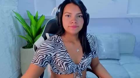Snapshot of antonela_tp chatting on 09.22.25 Antonela online show from 09.22.25
