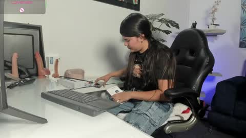 Snapshot of antonelamiss chatting on 04.08.26 online show from 04.08.26