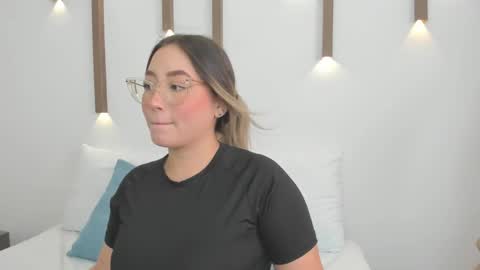 A N T O N E L L A  online show from 02.04.25