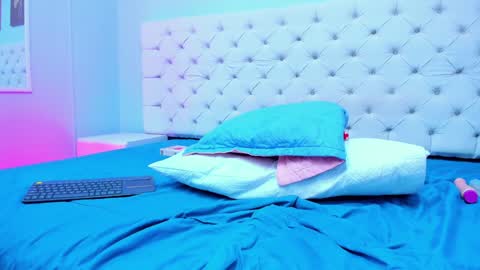 Snapshot of antonella_hotkiss chatting on 01.28.25 Antonella online show from 01.28.25