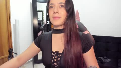 Snapshot of antonella_naughty1 chatting on 02.13.25 antonella online show from 02.13.25