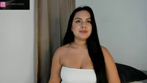 Snapshot of antonella_rod chatting on 04.23.26 antonella_rod online show from 04.23.26