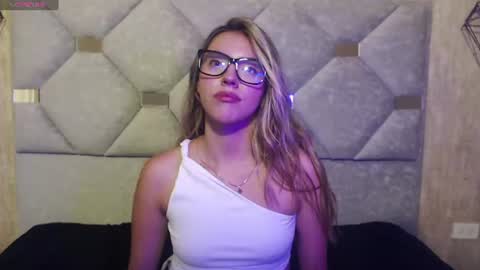 Snapshot of antonella_rose3 chatting on 07.14.26 Valentina online show from 07.14.26