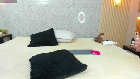 Snapshot of antonella_west chatting on 05.12.26 Anto online show from 05.12.26