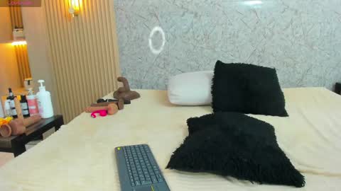 Snapshot of antonella_west chatting on 05.26.26 Anto online show from 05.26.26