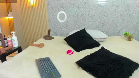 Snapshot of antonella_west chatting on 06.01.26 Anto online show from 06.01.26