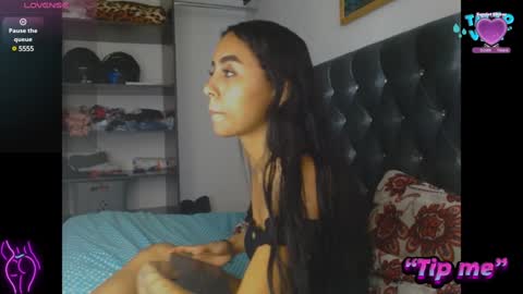 Snapshot of antonellaandnoah chatting on 01.04.25 AntonellaAndNoah online show from 01.04.25