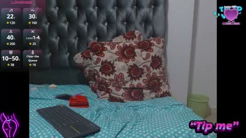 Snapshot of antonellaandnoah chatting on 01.05.25 AntonellaAndNoah online show from 01.05.25