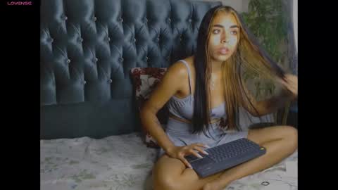 Snapshot of antonellaandnoah chatting on 02.13.25 AntonellaAndNoah online show from 02.13.25