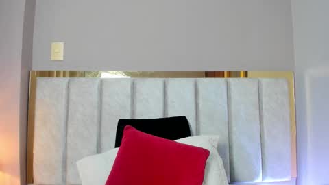 Snapshot of antonellahall_ chatting on 11.28.25 AntonellaHall online show from 11.28.25