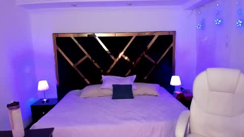 My name is Andrea  thumb up me please its important online show from 12.19.24